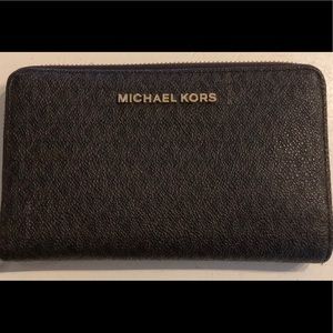Michael Kors Jet Set double logo zip-around wallet